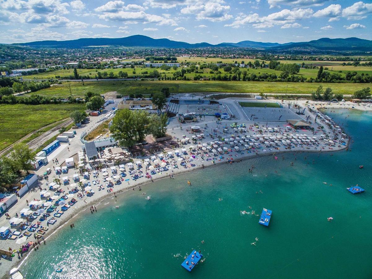 Lupa Tent Budakalász Exteriér fotografie
