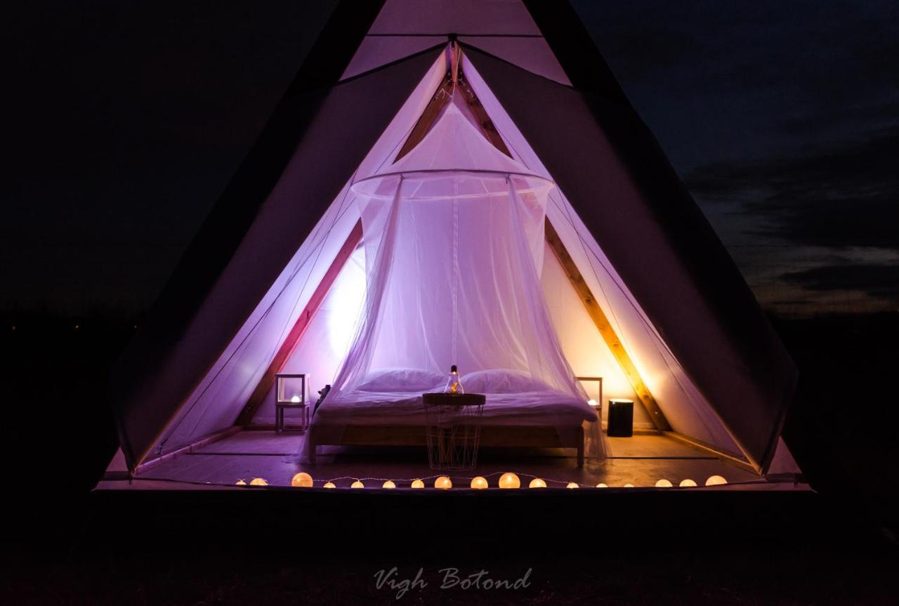 Lupa Tent Budakalász Exteriér fotografie