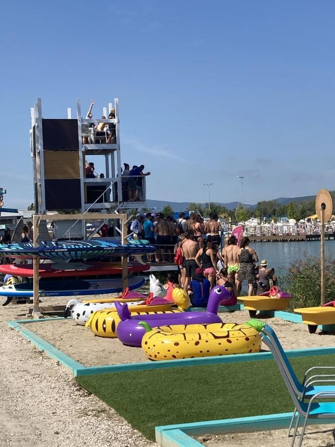 Lupa Tent Budakalász Exteriér fotografie