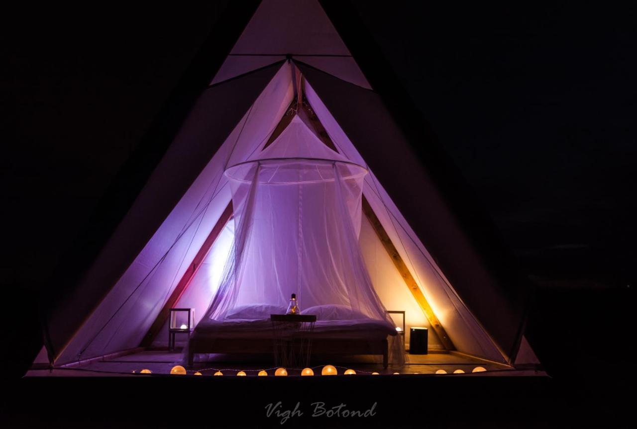 Lupa Tent Budakalász Exteriér fotografie