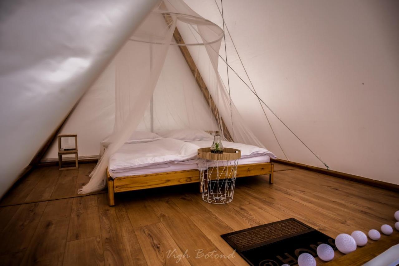 Lupa Tent Budakalász Exteriér fotografie